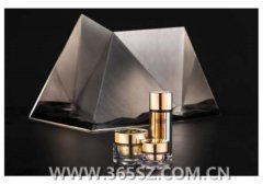 ​奢宠白金系列推出全新蕴能黑钻奢华眼